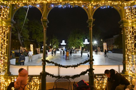 Este nyolcig várja a mozogni vágyókat a téli szünetben a Kori Liget